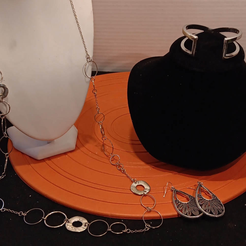 Necklace/belt set